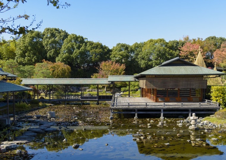 白鳥庭園